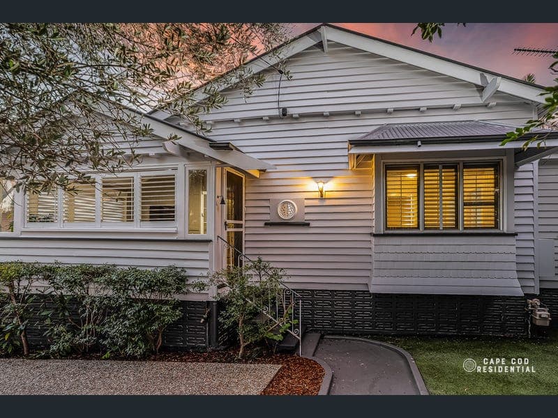 17 Devoy Street, Ashgrove — photo 1 of 5