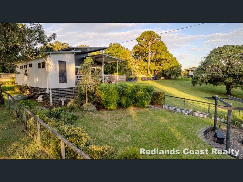 2 Melaleuca Dr, Lamb Island — photo 1 of 5