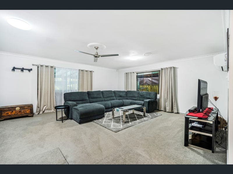 139 Framara Drive, Kelso — photo 1 of 5