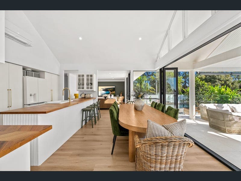 7 Picasso Crescent, Carseldine — photo 1 of 5