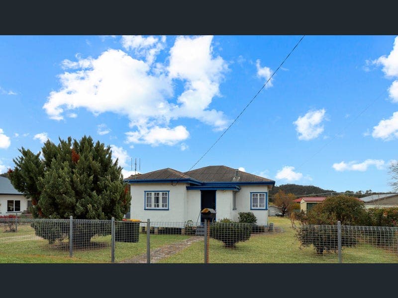 98 Lock Street, Stanthorpe — photo 1 of 5