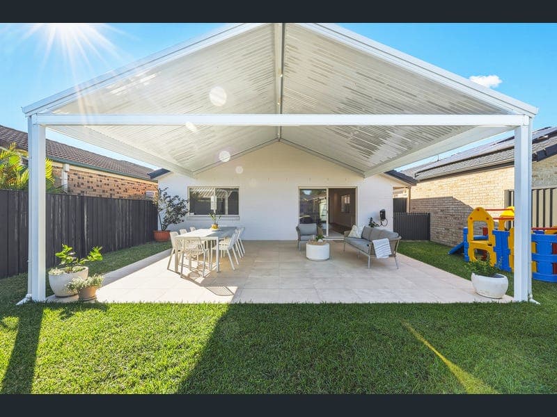 1/18 Thornleigh Crescent, Varsity Lakes — photo 1 of 5