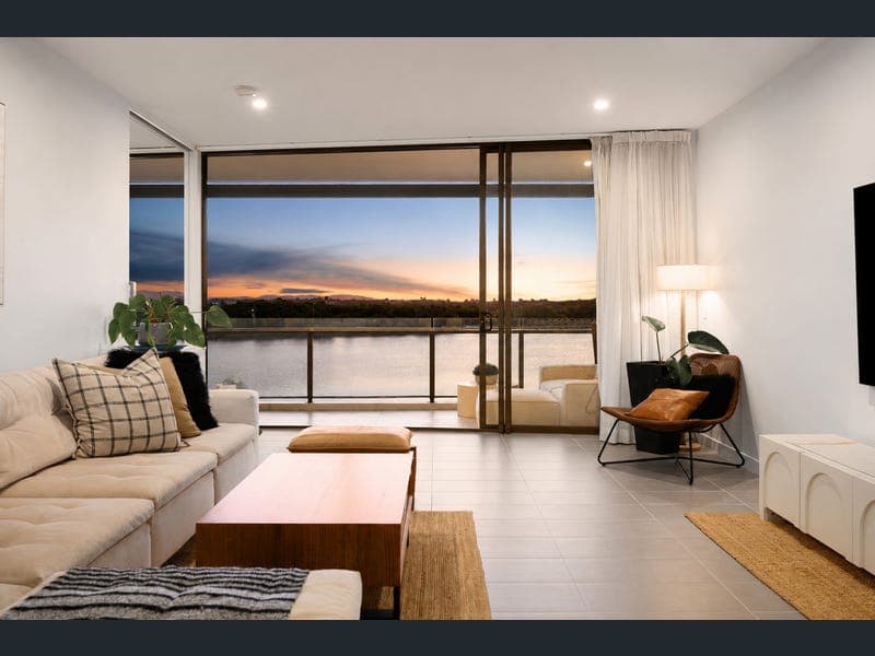 3204/4 Marina Promenade, Paradise Point — photo 1 of 5