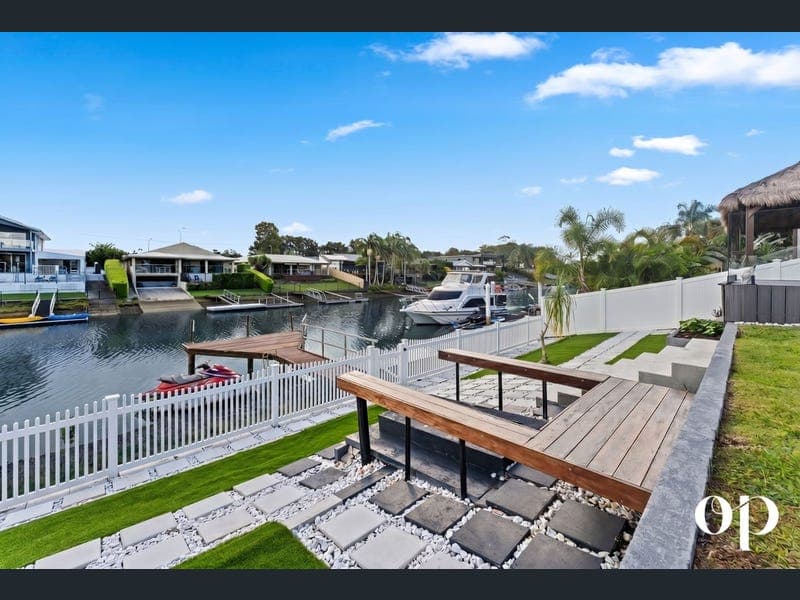 20 Coolong Crescent, Carrara — photo 1 of 5