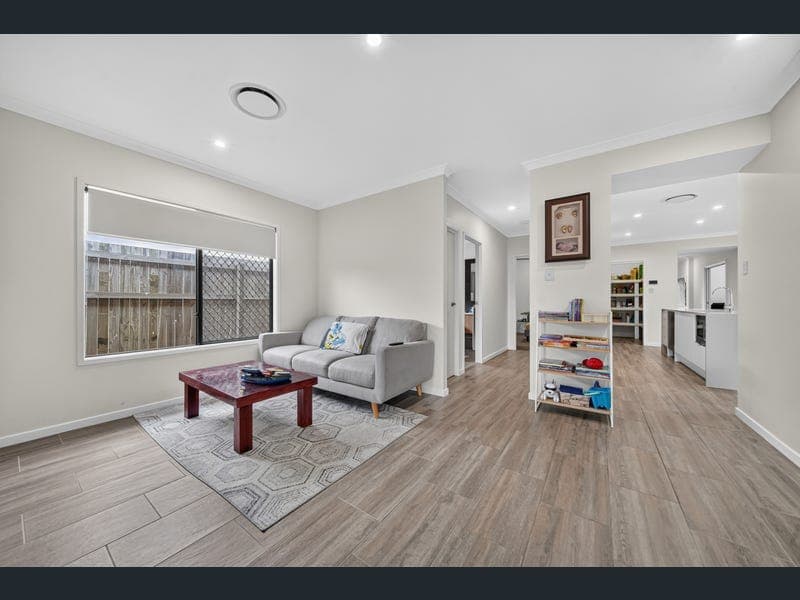 38 Livingstone Street, Logan Reserve — photo 1 of 5