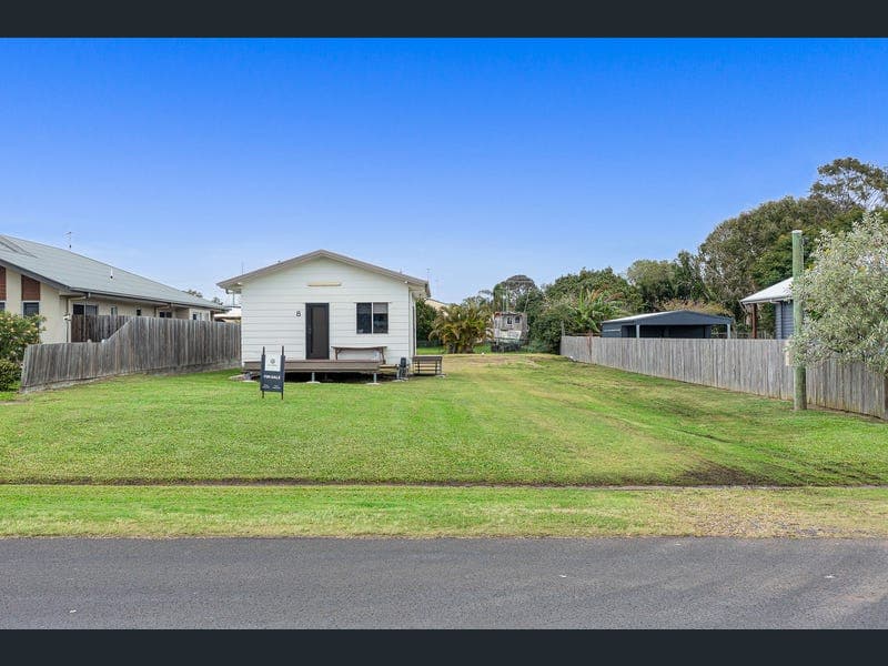 8 Doctor Street, Burnett Heads — photo 1 of 5