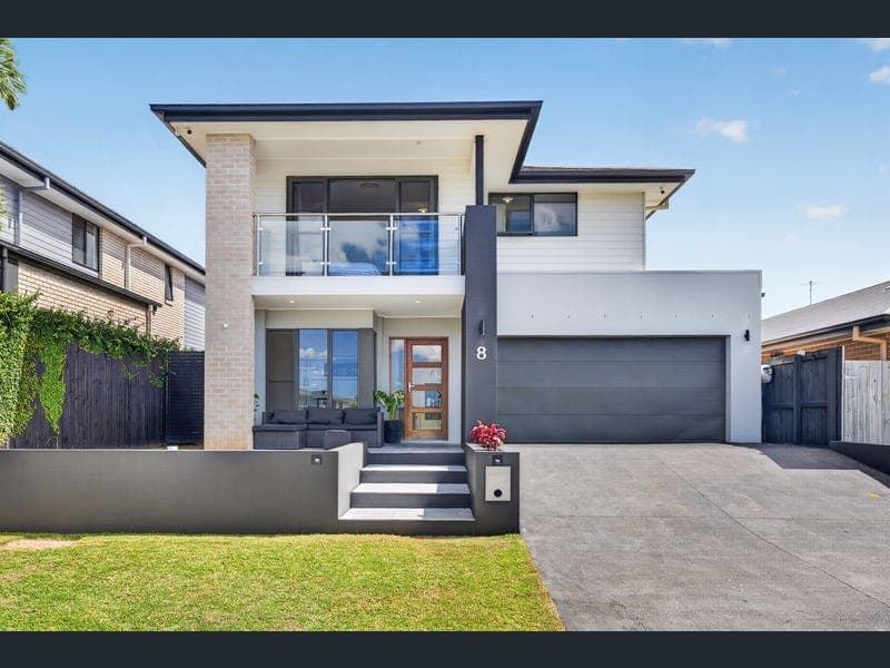 8 Avoca Place, Redland Bay — photo 1 of 5