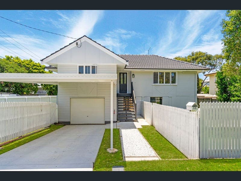 11 Cross Street, Mitchelton — photo 1 of 5