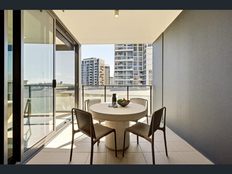 10405/7 Wharf Street, Hamilton — photo 1 of 5