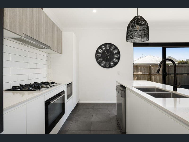 10 Goulburn Crescent, Nirimba — photo 1 of 5