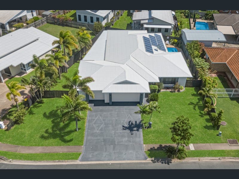 11 Royal Boulevard, Glenella — photo 1 of 5