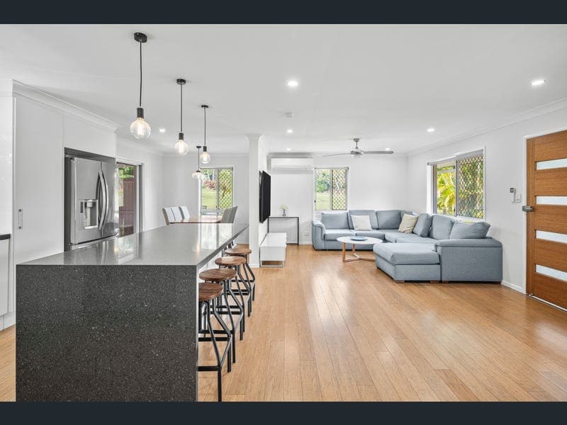 1 Hush Place, Rochedale South — photo 1 of 5