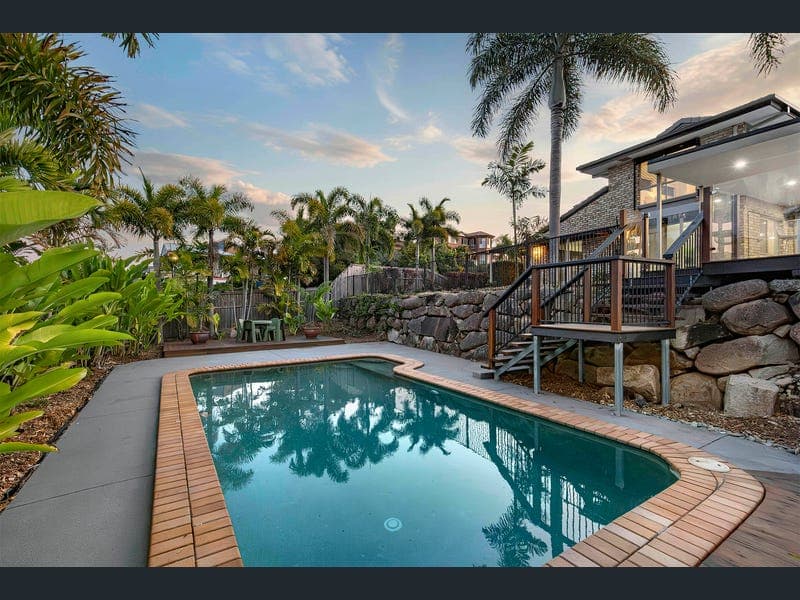 1 Halleys Crescent, Bridgeman Downs — photo 1 of 5
