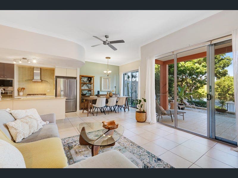 3060 Quay South Drive, Carrara — photo 1 of 5