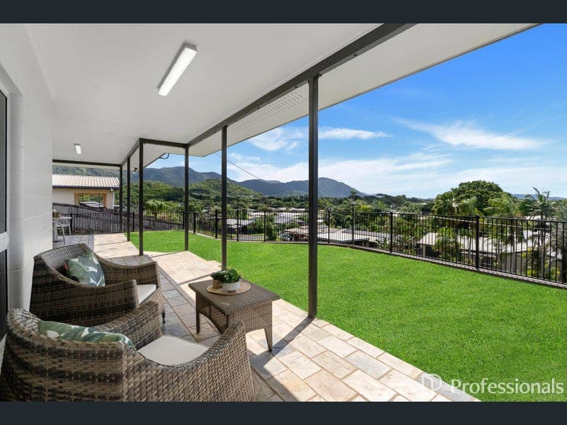 20 Makoo Close, White Rock — photo 1 of 5
