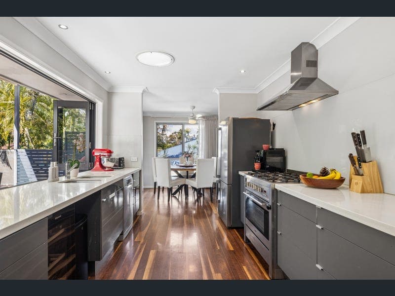 28 Blackwood Drive, Arana Hills — photo 1 of 5
