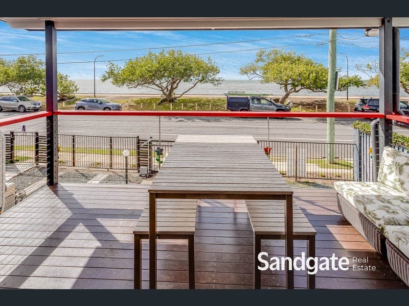 482 Flinders Parade, Brighton — photo 1 of 5