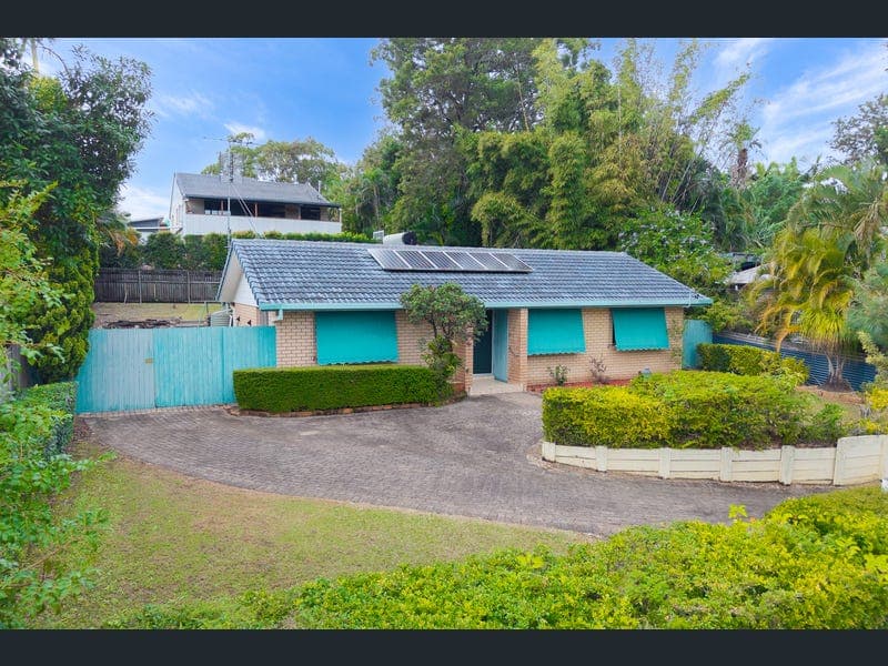 5 Maltman Street North, Moffat Beach — photo 1 of 5