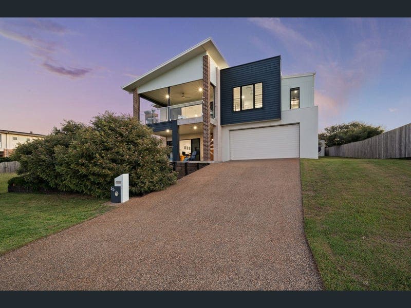 35 Sea Esplanade, Elliott Heads — photo 1 of 5