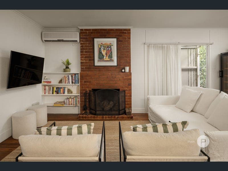 2 Devon Street, Toowong — photo 1 of 5