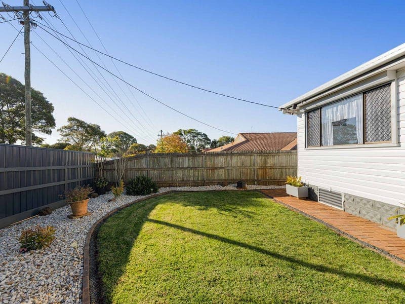 66 Gordon Avenue, Newtown — photo 1 of 5