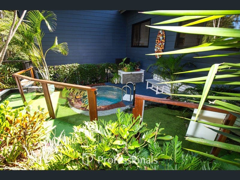 236 Kate Street, Macleay Island — photo 1 of 5