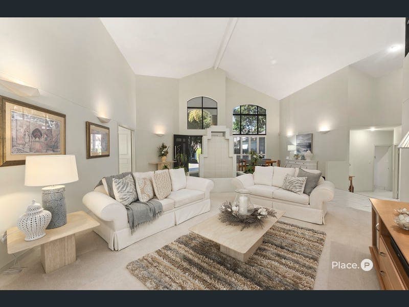 7 Sunset Place, Carindale — photo 1 of 5