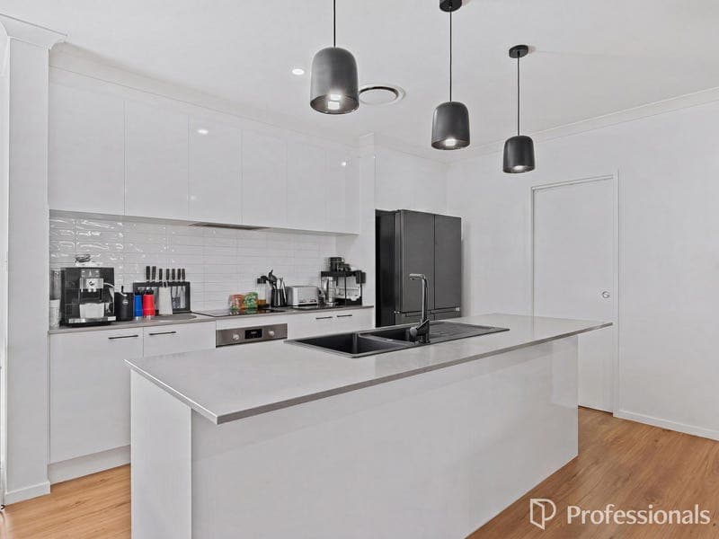 17 Byron Drive, Jimboomba — photo 1 of 5