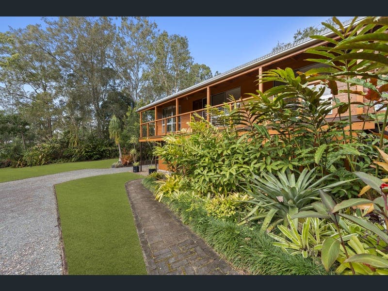 32 Gympie Street South, Landsborough — photo 1 of 5