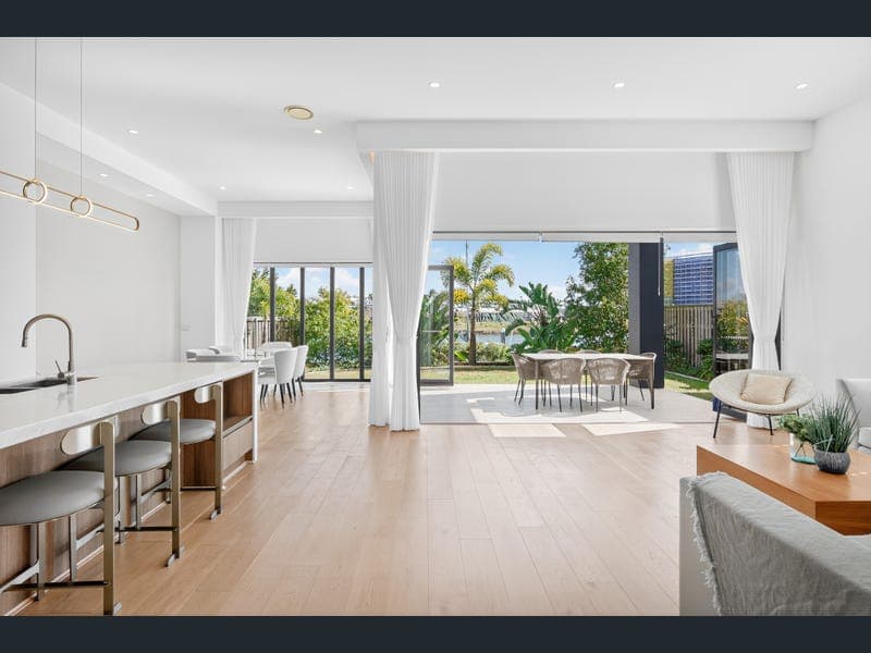 15/1 Lyra Avenue, Hope Island — photo 1 of 5