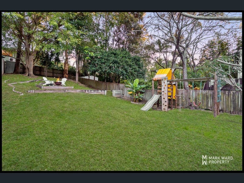 39 Woodville Place, Annerley — photo 1 of 5