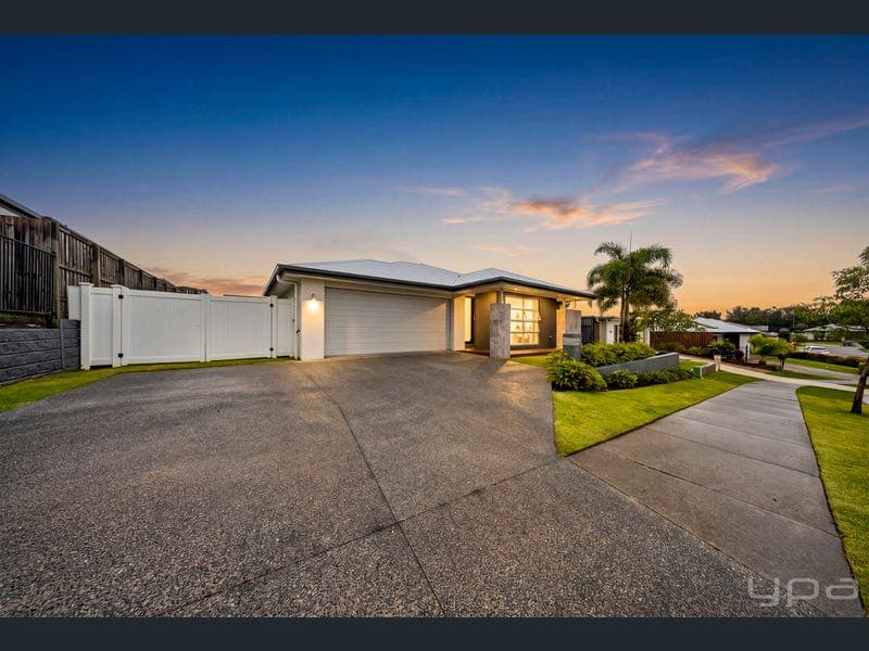 14 Girtin Circuit, Pimpama — photo 1 of 5