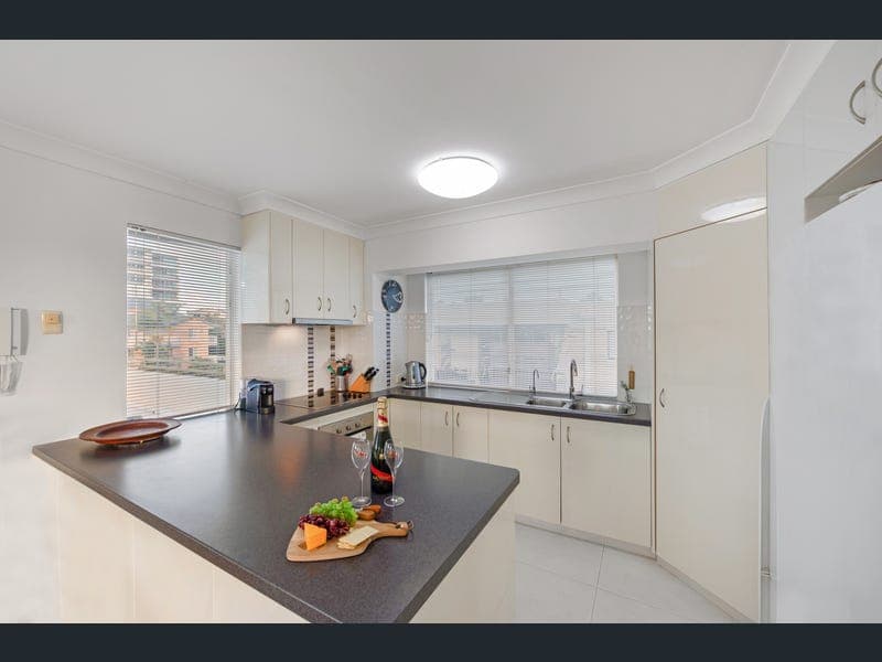 6/18 Brighton Street, Biggera Waters — photo 1 of 5