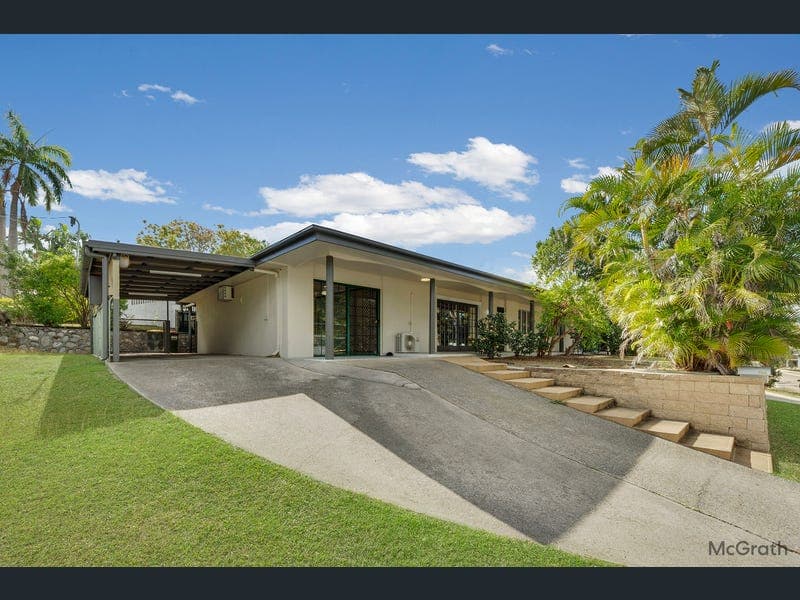 2 Cairncross Street, Sun Valley — photo 1 of 5