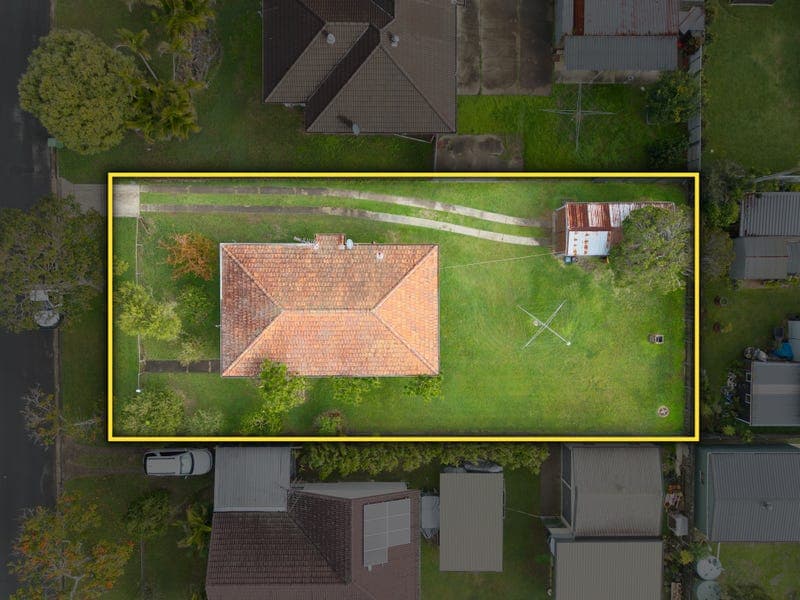 24 Highland Street, Redcliffe — photo 1 of 5