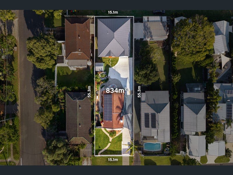 62 Crump Street, Holland Park West — photo 1 of 5