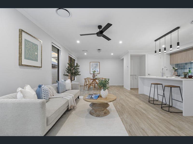 160 Guroman Drive, Greenbank — photo 1 of 5