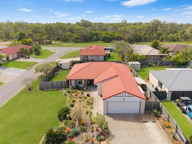 8 Topaz Circuit, Urangan — photo 1 of 5