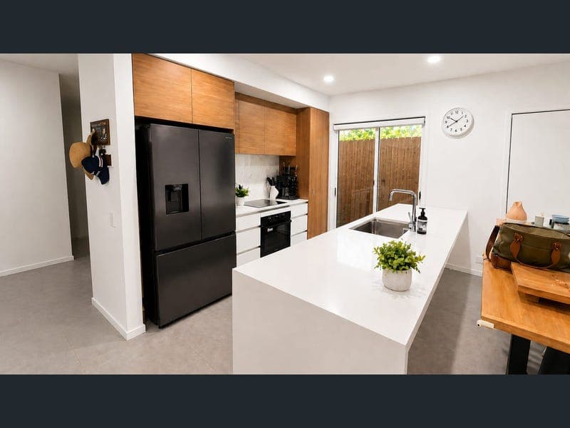11 Zucanna Avenue, Ormeau — photo 1 of 5
