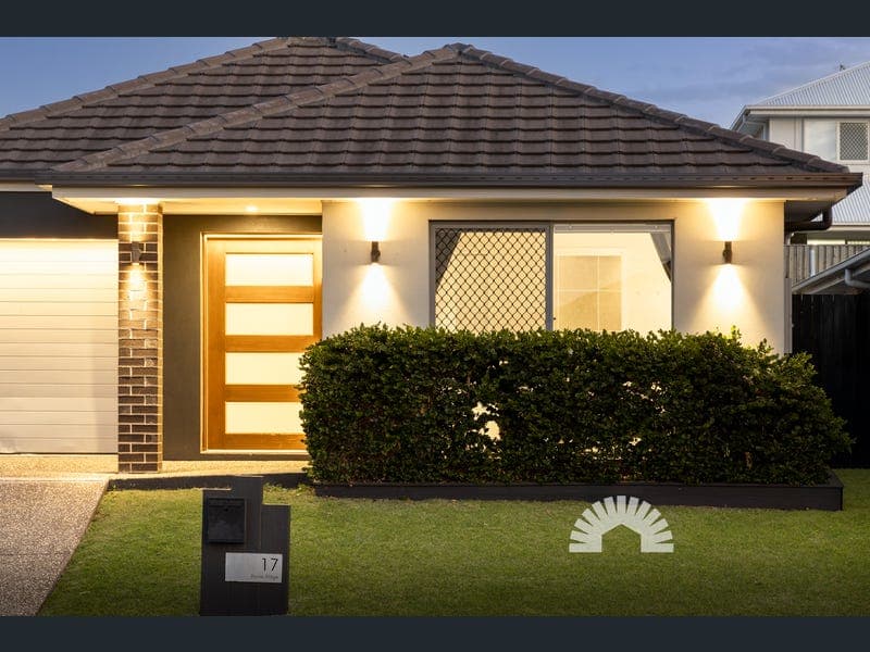 17 Stone Ridge Boulevard, Narangba — photo 1 of 5