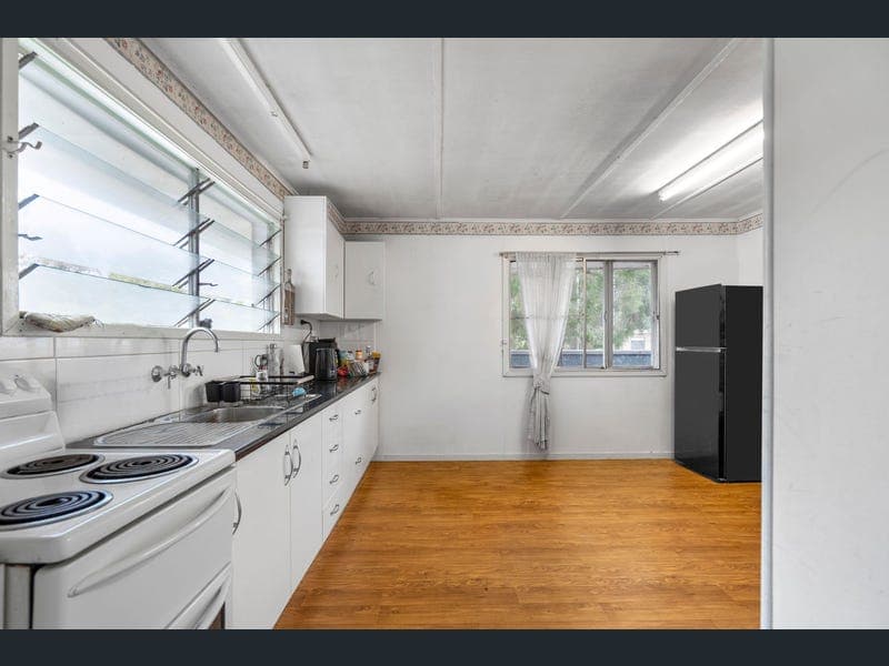 7 Elaine Street, North Booval — photo 1 of 5