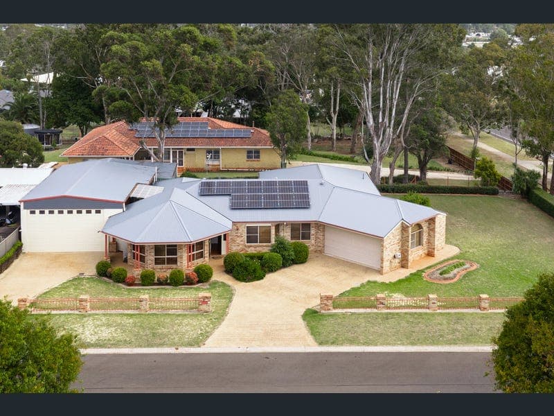 46-48 Dyson Drive, Darling Heights — photo 1 of 5