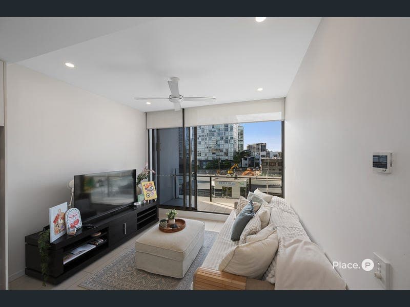 30401/24 Stratton Street, Newstead — photo 1 of 5