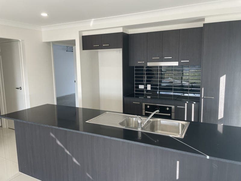 2/32 McInnes Crescent, Glenvale — photo 1 of 5