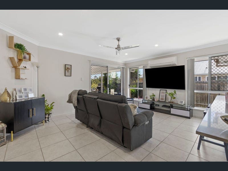 9 Dee Street, Deebing Heights — photo 1 of 5