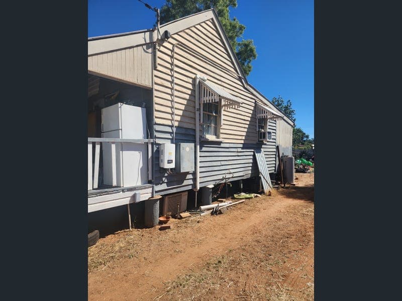 11 Ridgeway St, Charleville — photo 1 of 5