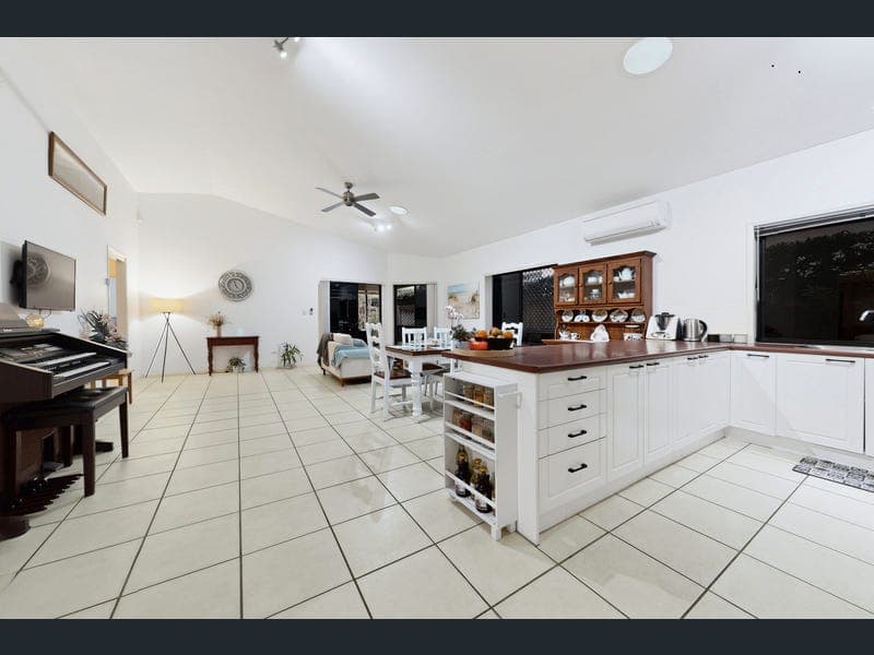 5 Woombye Close, North Lakes — photo 1 of 5