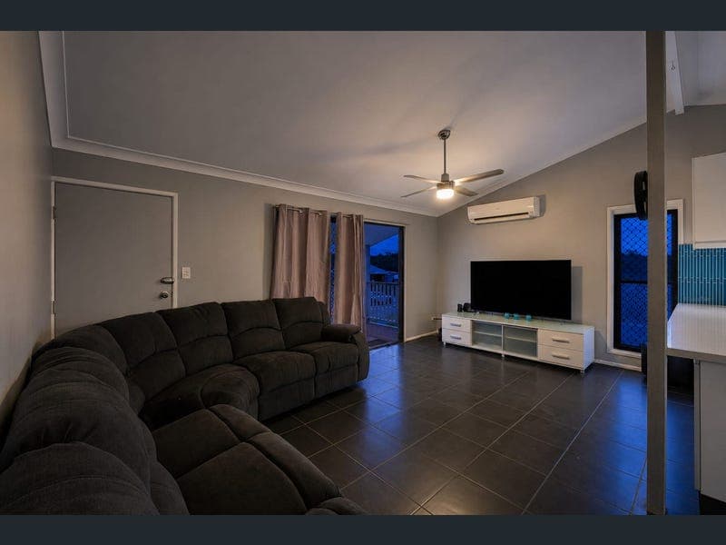 9 Pine Street, Hillcrest — photo 1 of 5