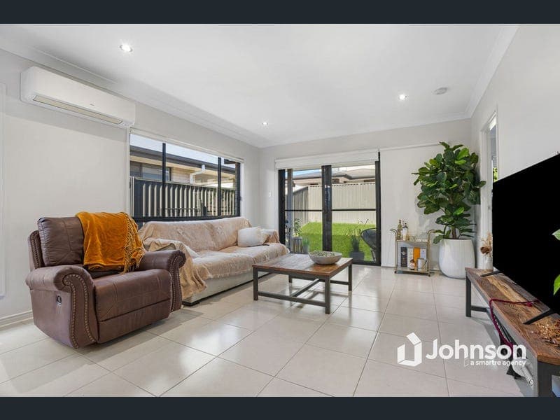 121 Fairbourne Terrace, Pimpama — photo 1 of 5