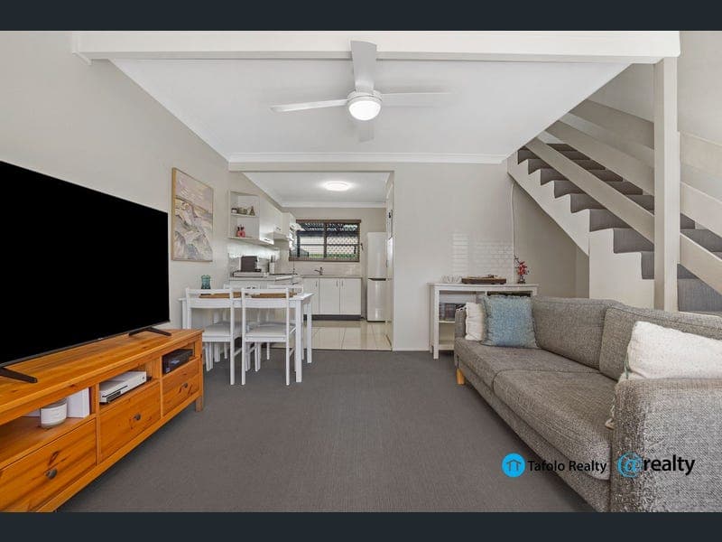 2/31-33 Holland Crescent, Capalaba — photo 1 of 5